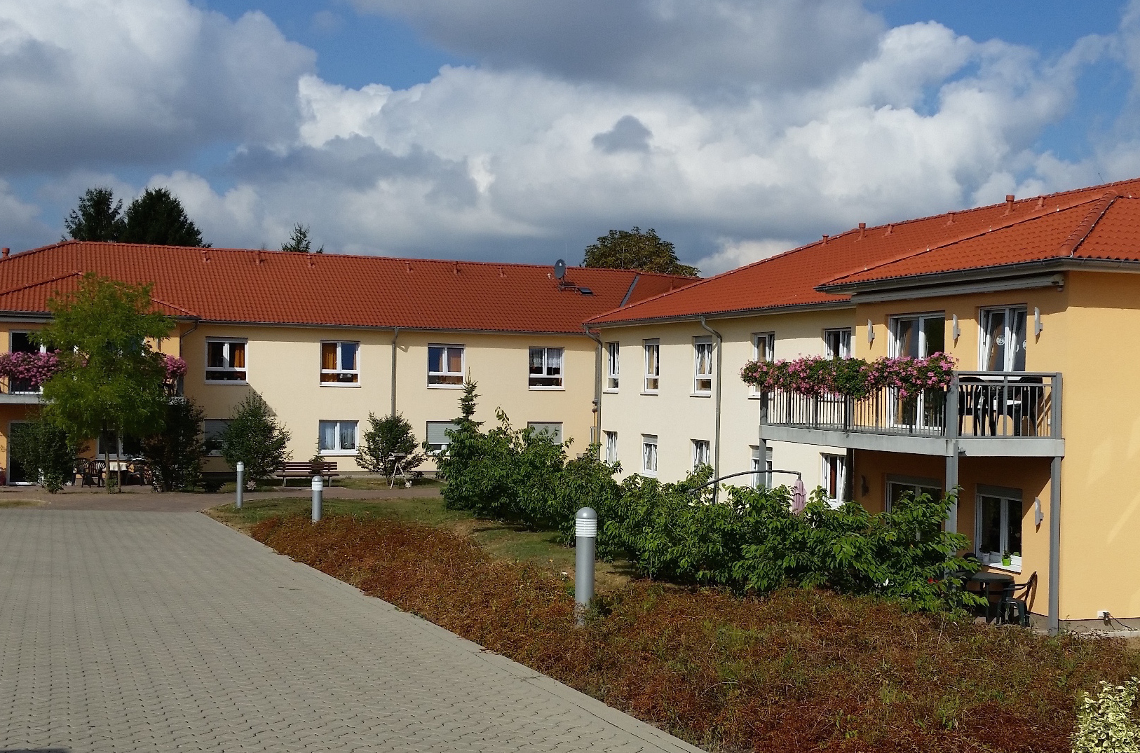 In der Pflege braucht man einen Arbeitgeber, der Sicherheit, Wertschätzung und gute Arbeitsbedingungen bietet. Das bietet die Pflegezentren KRÜGER.