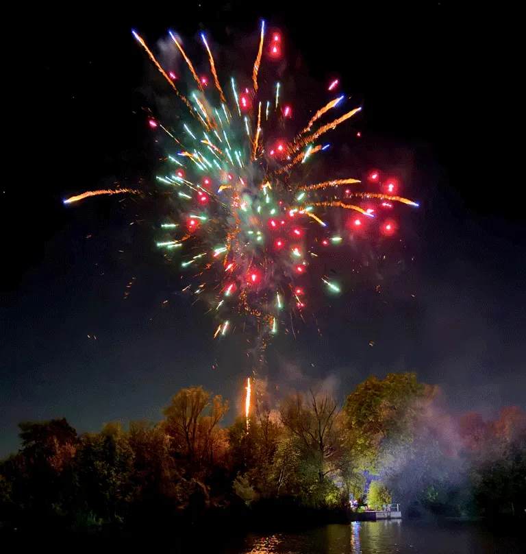 Kinderfest, Fackelschwimmen und Höhenfeuerwerk: Der WSV 21 blickt auf ein buntes Jubiläumsprogramm am Fümmelsee zurück.