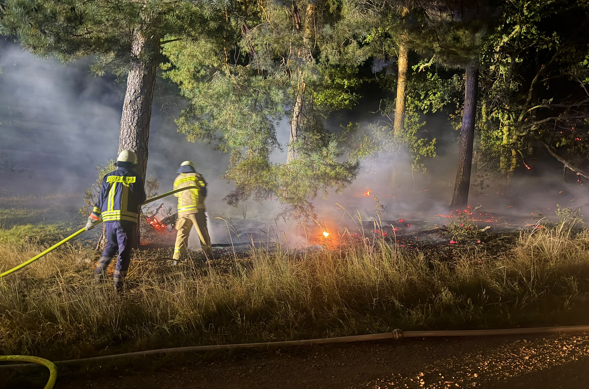 Drei Brandeinsätze innerhalb von rund 25 Stunden haben die Feuerwehren in Königslutter und den Ortsteilen am Wochenende gefordert.