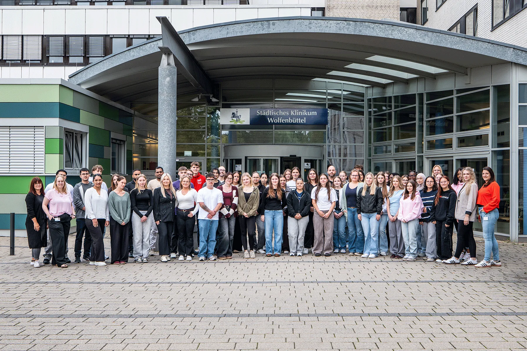 Für 54 angehende Pflegefachkräfte hat in dieser Woche die Ausbildung am Städtischen Klinikum Wolfenbüttel begonnen.