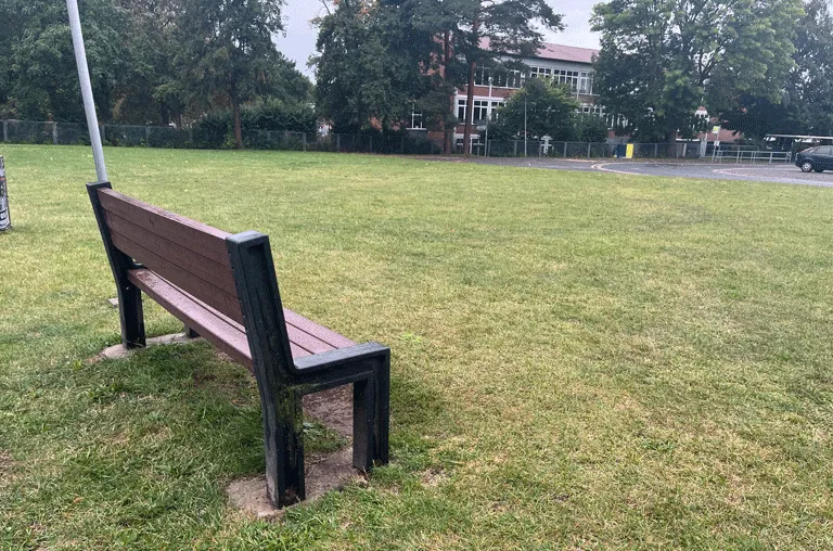 Ein moderner Fußballplatz und Schatten sollen dort entstehen, wo sich in Schöppenstedt momentan ein Bolzplatz befindet.