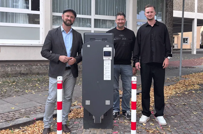 Schöningen hat seit einigen Wochen vier neue Standorte zum Laden von Elektroautos. Die Ladesäulen stehen an zentralen Punkten im Stadtgebiet.