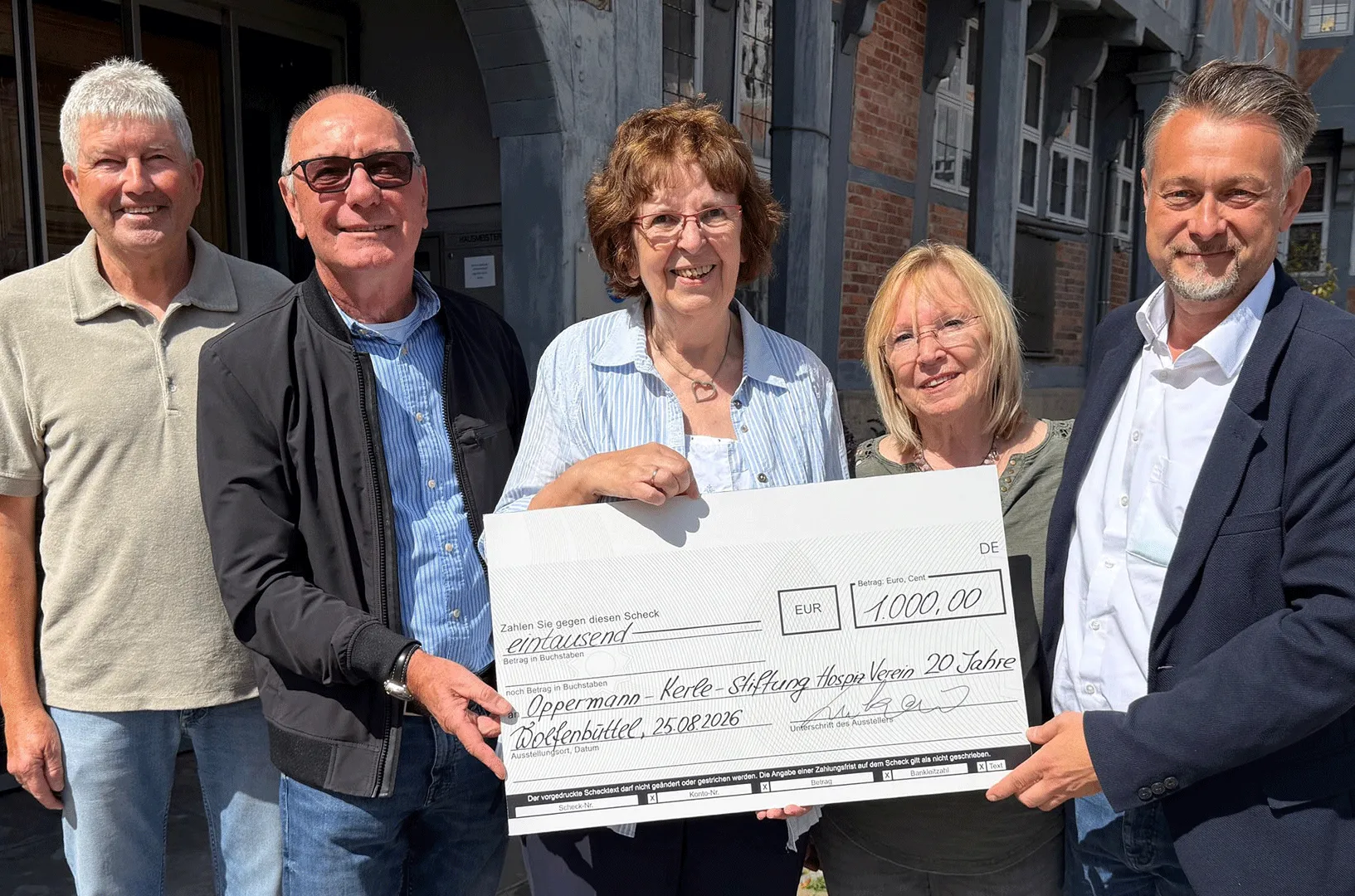 Der Hospizverein Wolfenbüttel wird mit einer Spende von 1.000 Euro von der Fritz-und-Dorothea-Oppermann-geborene-Kerle-Stiftung für seine wichtige Arbeit unterstützt.