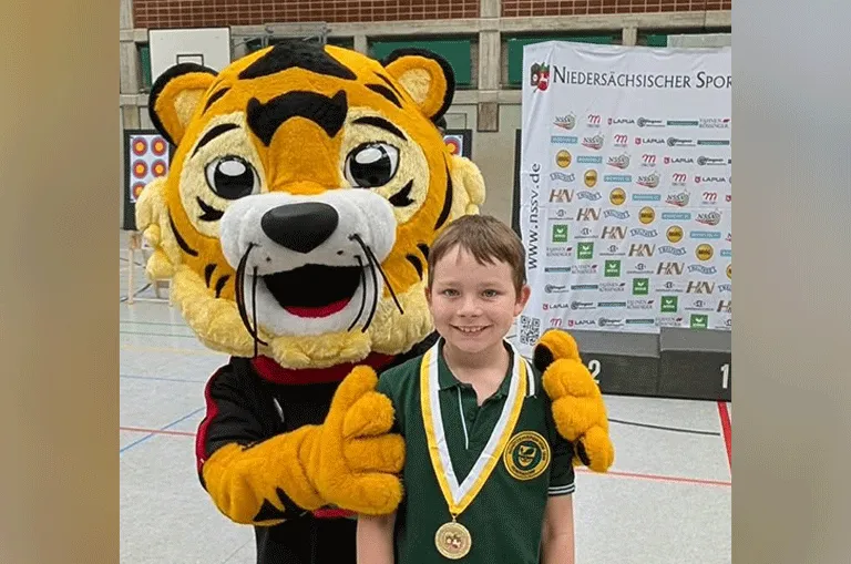 Der SV Hoiersdorf hat bei der Landesverbandsmeisterschaft im Blasrohrsport bei den Jugendlichen in Osterode groß abgeräumt.