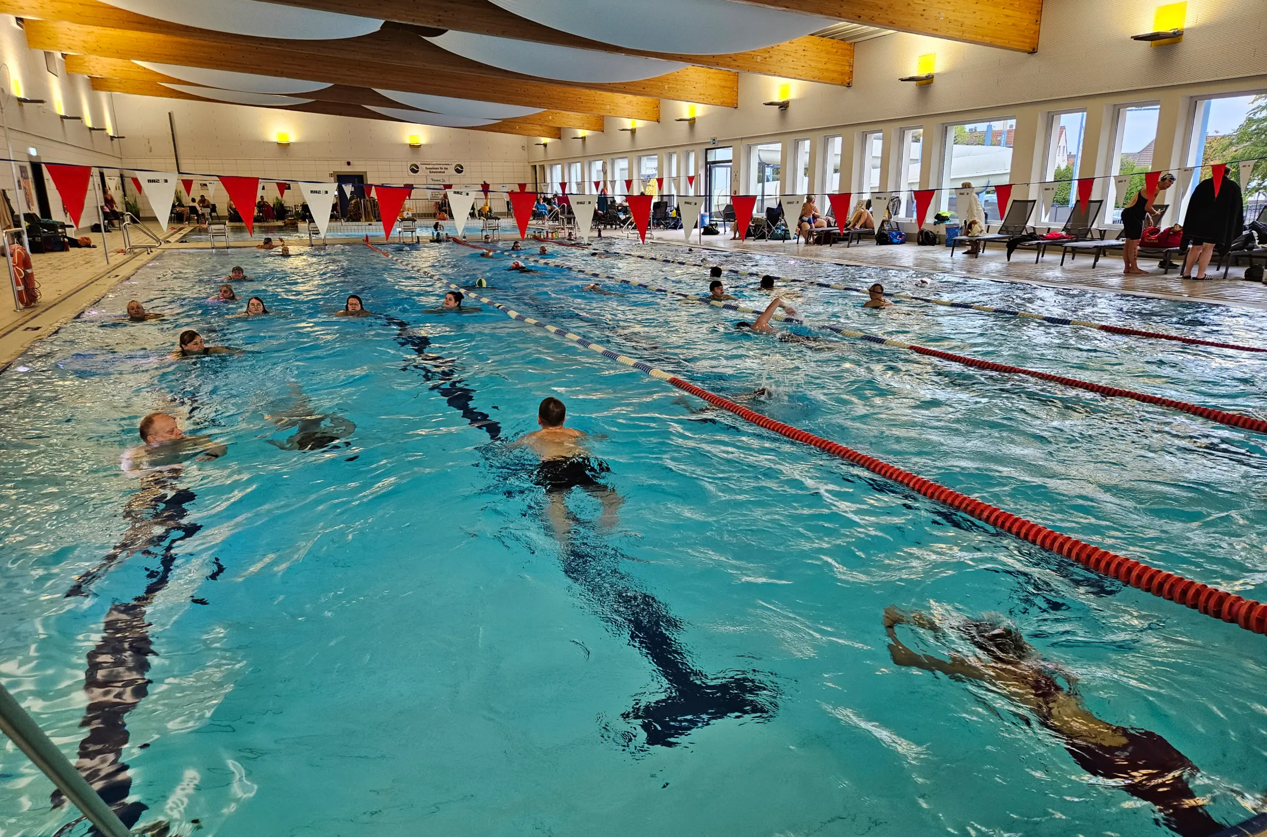 Beim 12-Stunden-Schwimmen im Badezentrum Negenborn in Schöningen ist am Samstag ein neuer Rekord aufgestellt worden.