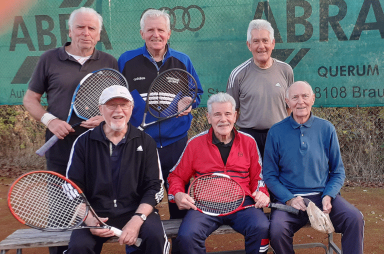 Der Tennisclub Gold-Weiß Königslutter hat seine aktive Sommersaison mit dem traditionellen „Abspielen“ auf der Sportanlage beendet.