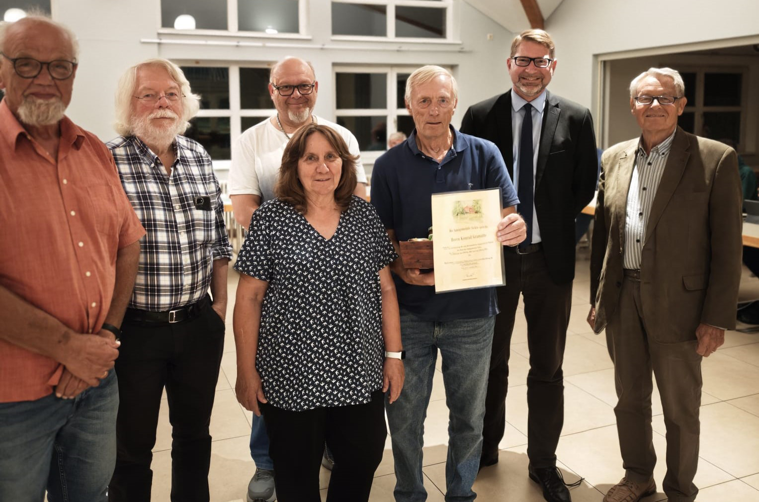 Mit der Verabschiedung der scheidenden Mitglieder des Samtgemeinderats gingen für mehrere Personen Jahrzehnte an Ehrenamt zuende.