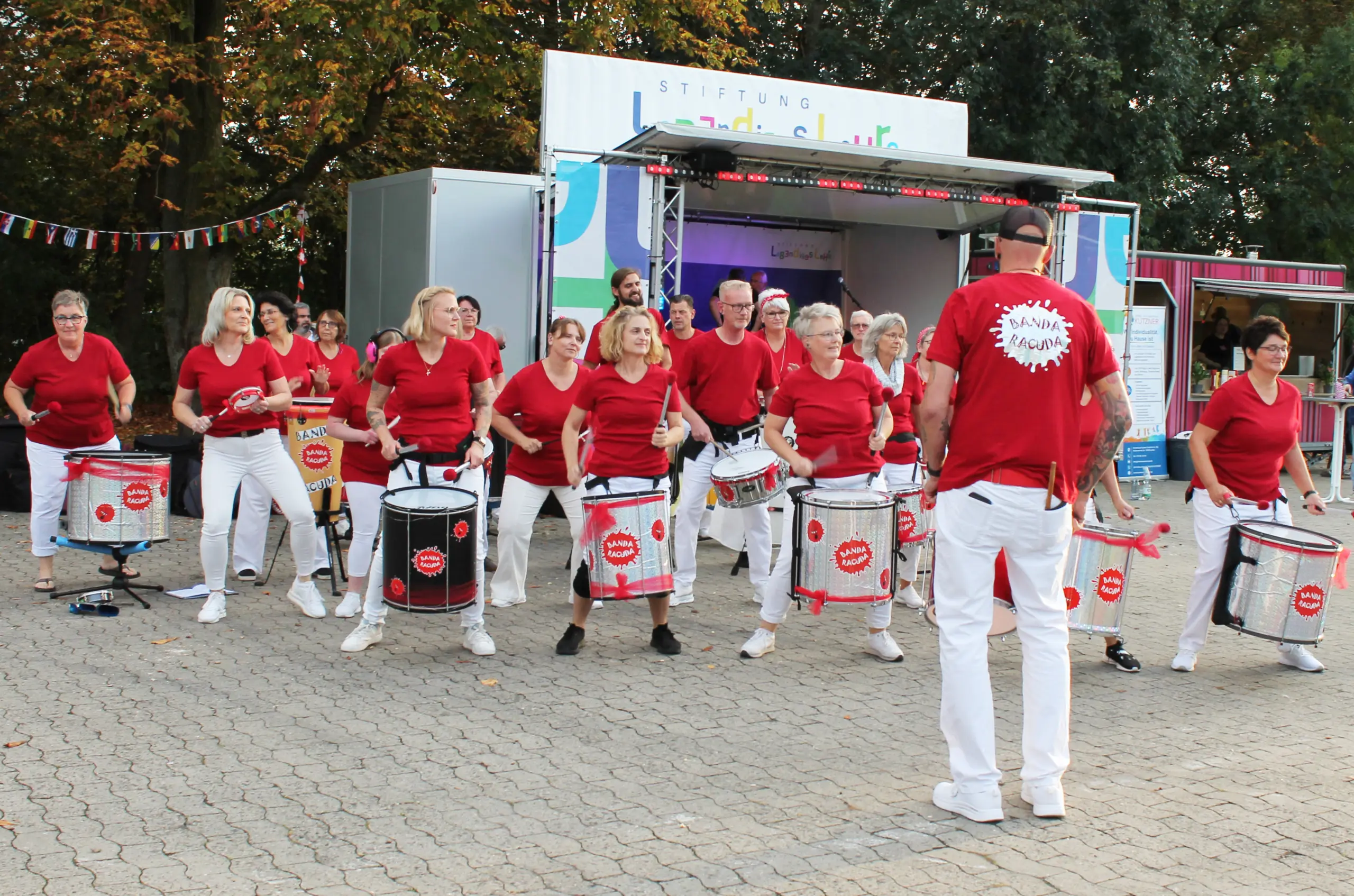 Mit dem zweiten „Fest der Kulturen“ rund um die Börnekenhalle hat die Gemeinde Lehre die „Woche für Demokratie und Vielfalt“ abgeschlossen.