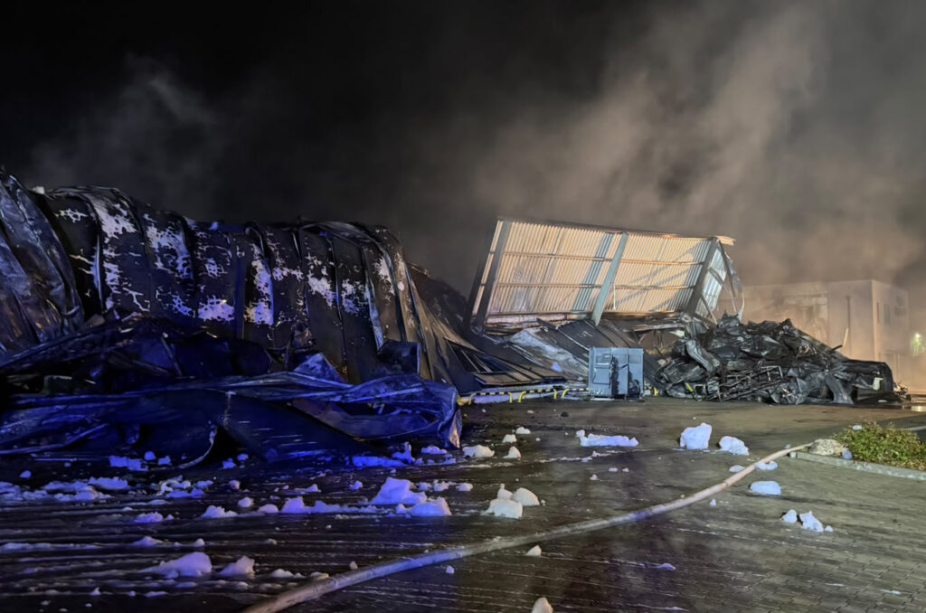 https://newsify-nds.de/lagerhalle-in-helmstedter-gewerbegebiet-brannte