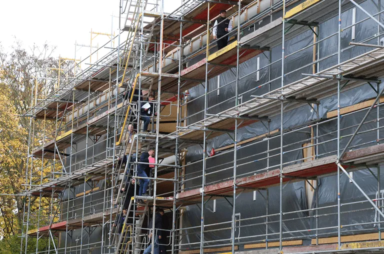 Der Erweiterungsbau am Gymnasium im Schloss (GiS) von Wolfenbüttel nimmt Gestalt an. 2027 sollen Schüler in die neuen Räume ziehen.