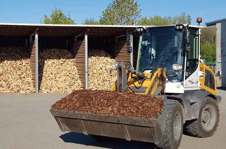 Holz-Reimann bietet mit seinem Angebot „KaminHexen“ und zertifizierten Holzpellets Möglichkeiten, das eigene Zuhause mit Holz zu beheizen.
