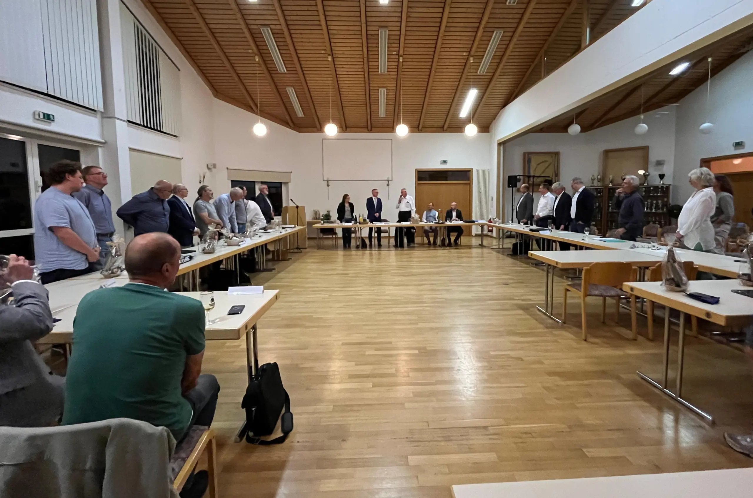 Der scheidende Bürgermeister wurde in seiner letzten Samtgemeinderatssitzung von Elm-Asse in Remlingen verabschiedet.