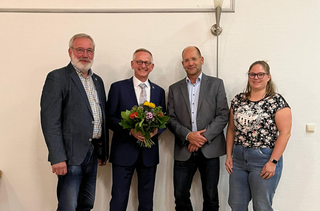 Der scheidende Bürgermeister wurde in seiner letzten Samtgemeinderatssitzung von Elm-Asse in Remlingen verabschiedet.