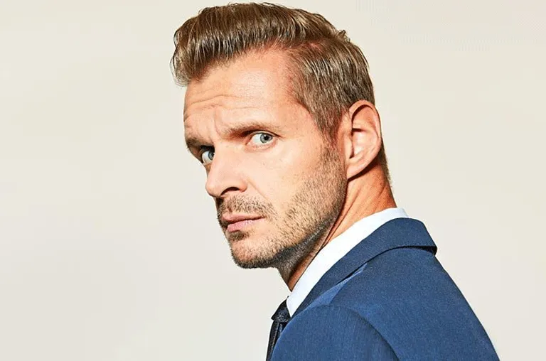 Der Kulturverein Königslutter lädt am 21. November 2026 zum einem satirischen Jahresrückblick mit Florian Schroeder ein.